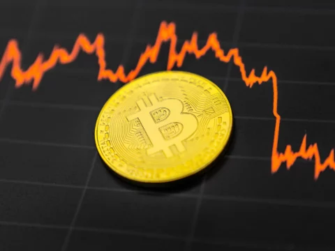 3000 dolláros Bitcoin-áresés: melyik szinten kell maradnia a bikás trendhez?