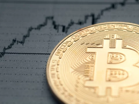 Újabb árfolyamzuhanás fenyegeti a Bitcoint? A szakértő figyelmeztett